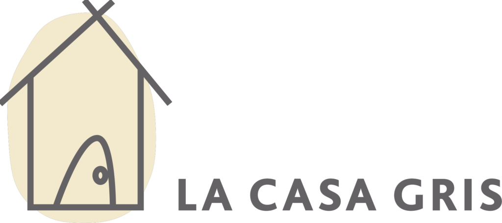 logo de los apartamentos en tudela la casa gris